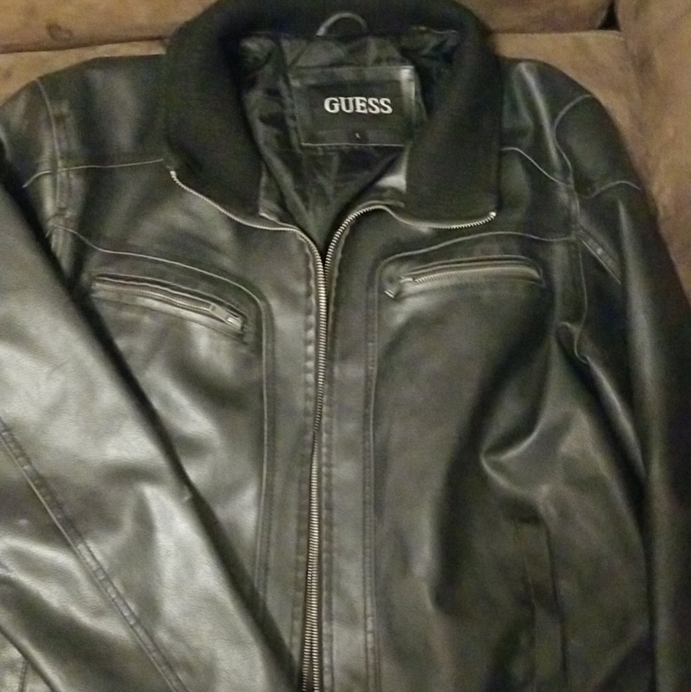 Guess leather coated size L 🇨🇦🇨🇦